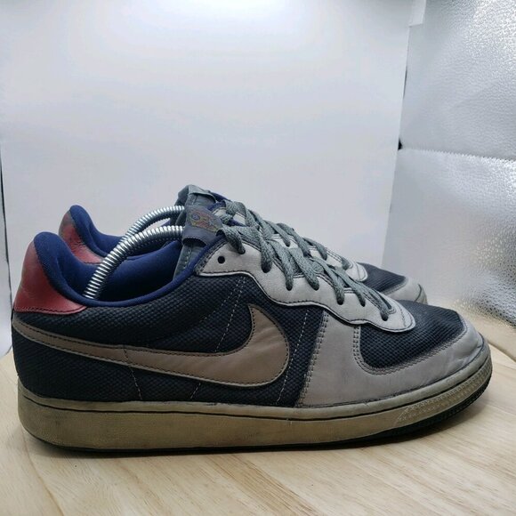 NIKE low dark blue/silver 041101 VF size 10 shoes sneakers - Picture 1 of 8